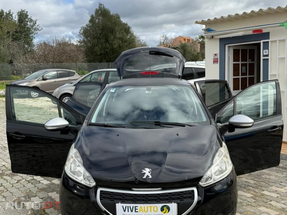 Peugeot 208 Outro
