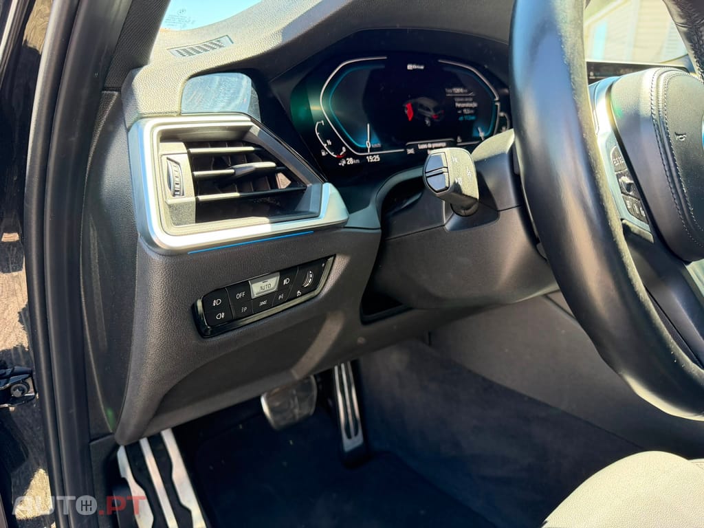 BMW 330 e Touring Pack M Auto