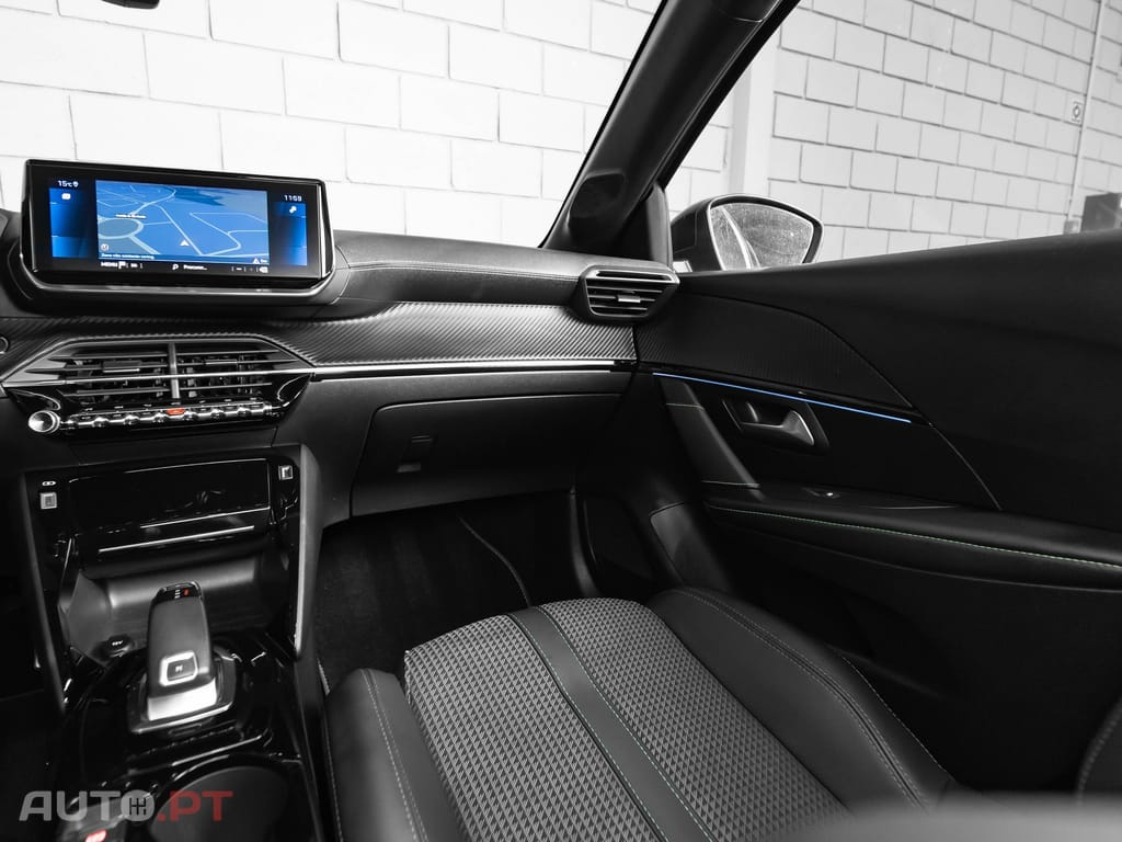 Peugeot 208 1.2 PureTech GT EAT8