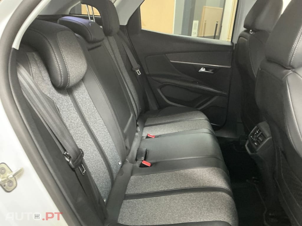Peugeot 3008 1.2 PureTech Allure EAT8