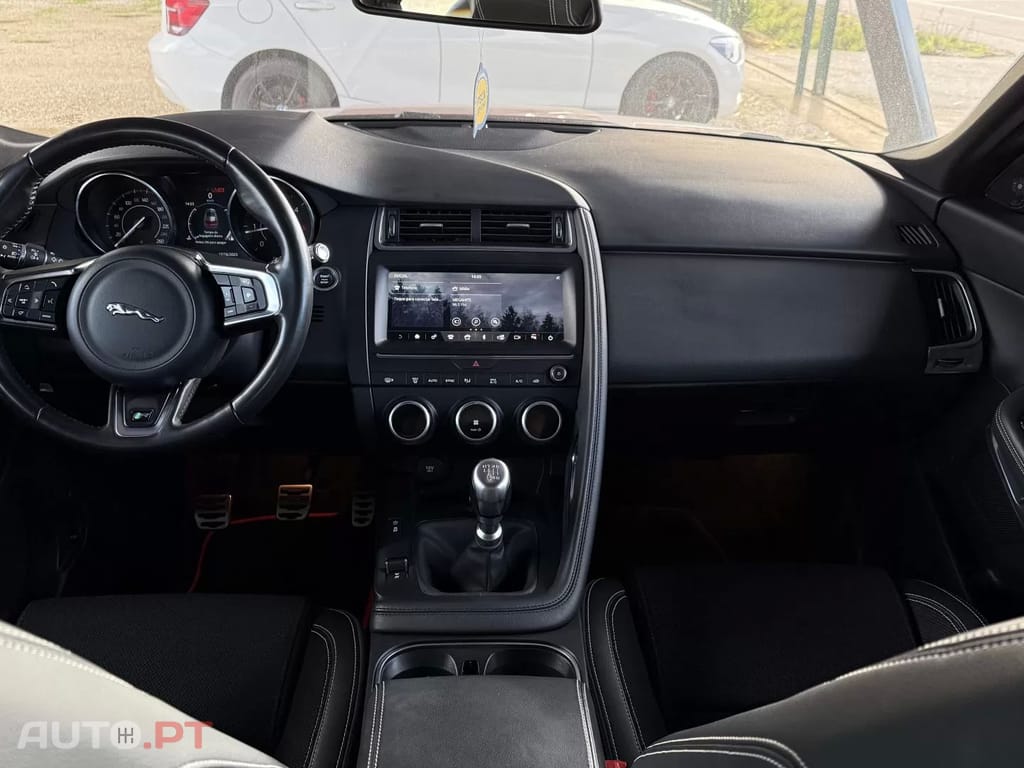 Jaguar E-Pace D150 AWD R-Dynamic