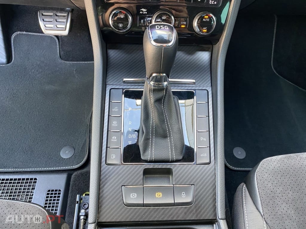 Skoda Superb Break I.V.A DEDUTIVEL 1.4 TSI iV Sportline +DSG+AHK