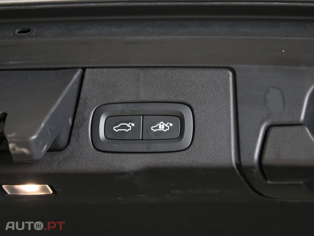 Volvo XC60 2.0 T6 PHEV Plus Dark AWD