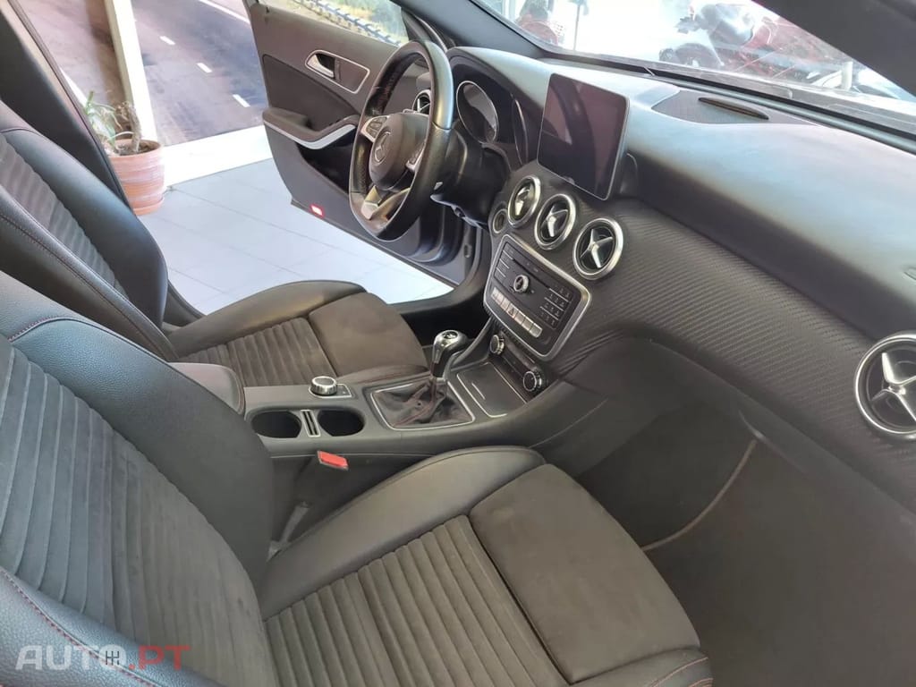 Mercedes-Benz A 180 d AMG Line