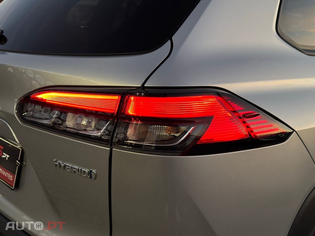 Toyota Corolla Cross 2.0 Hybrid Luxury