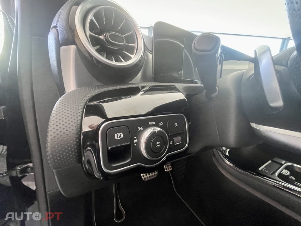 Mercedes-Benz A 250 e 8G-DCT AMG Line