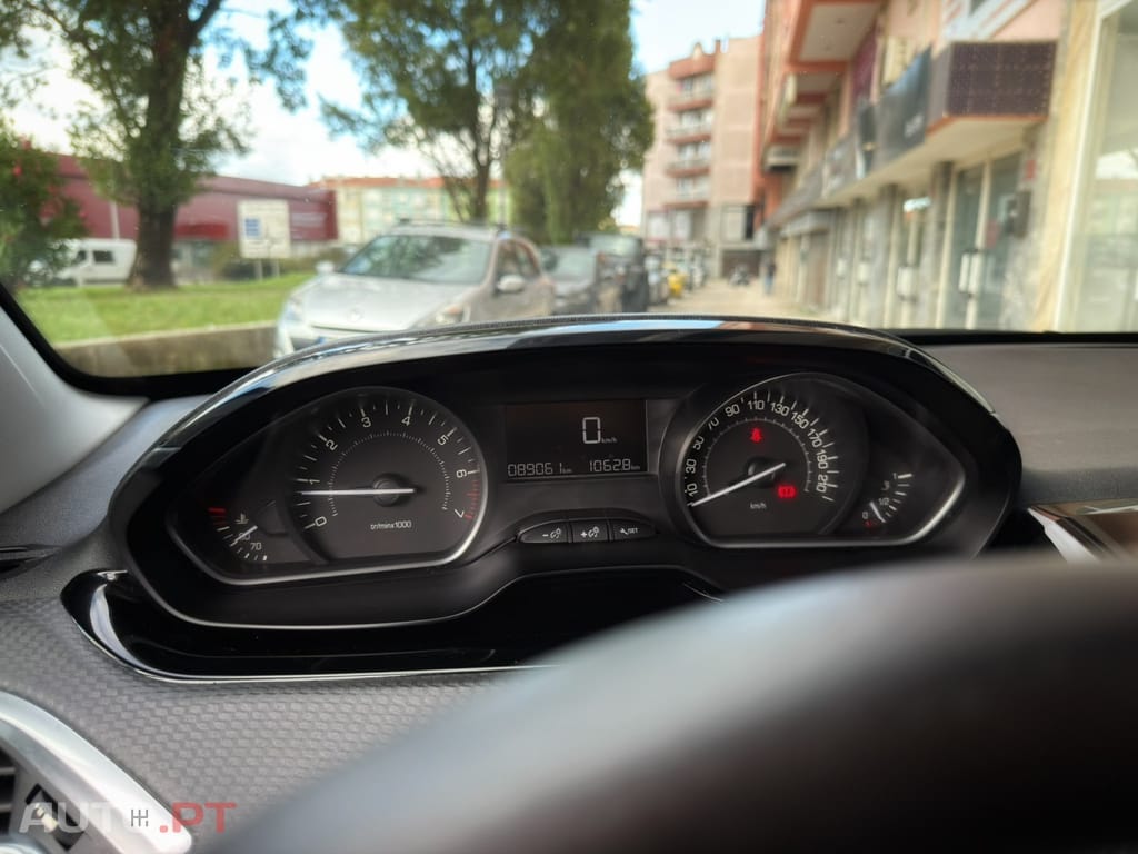 Peugeot 208 1.2 PureTech Signature
