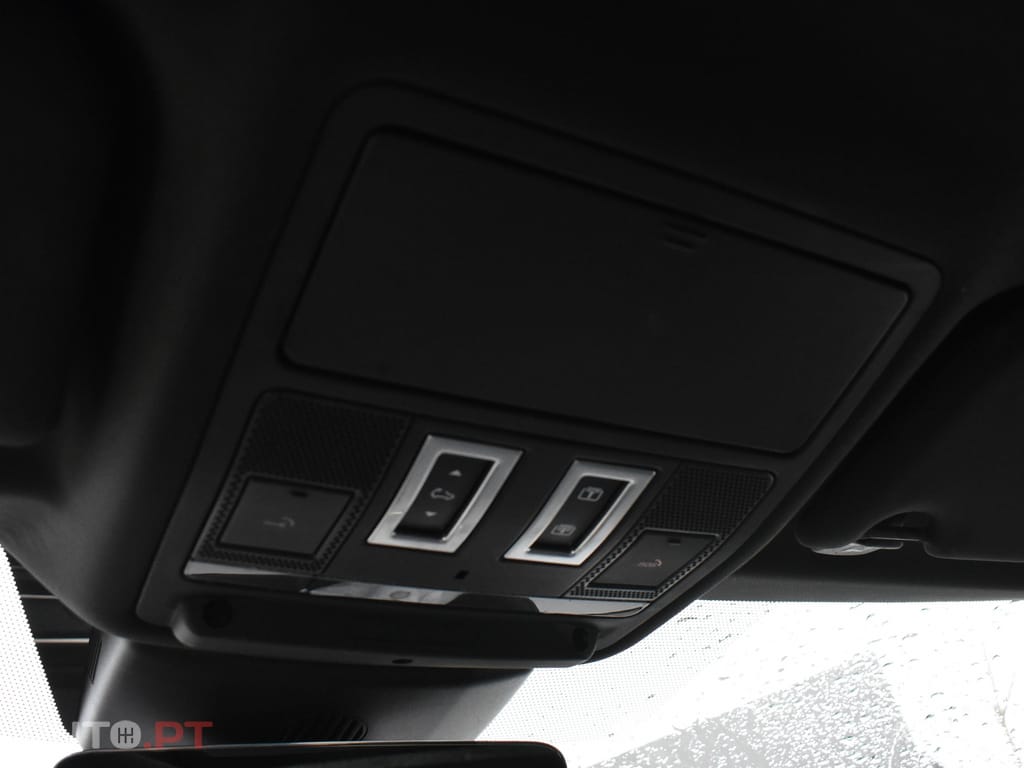 Land Rover Evoque 1.5 P300e AWD R-Dynamic SE Auto