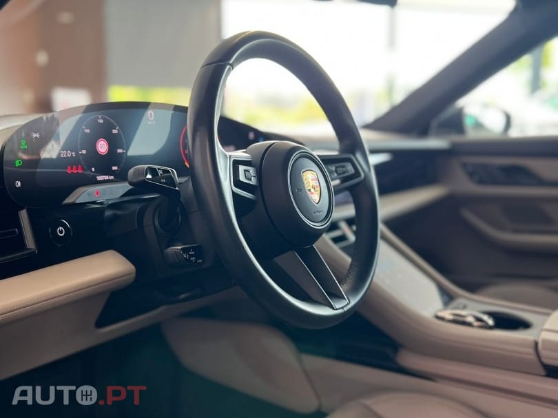 Porsche Taycan 4