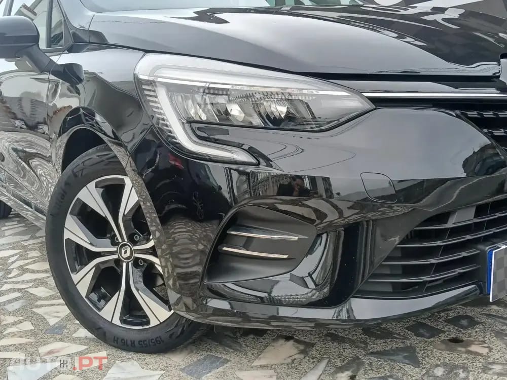 Renault Clio Outro