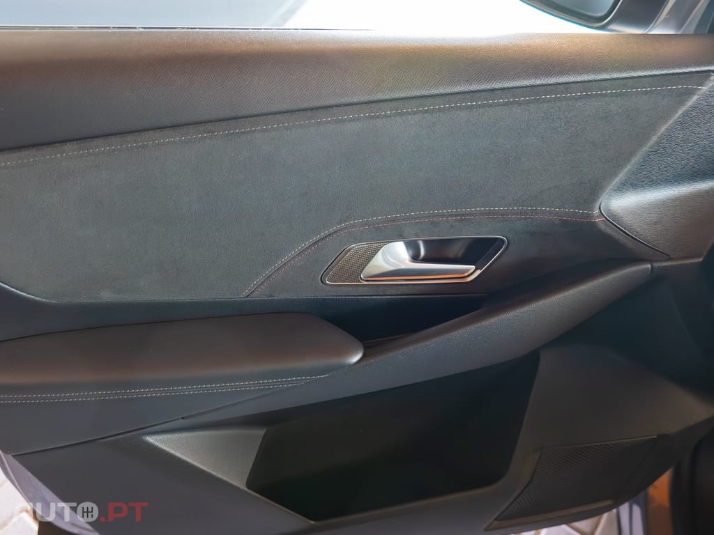 DS DS7 Crossback E-Tense Performance Line EAT8