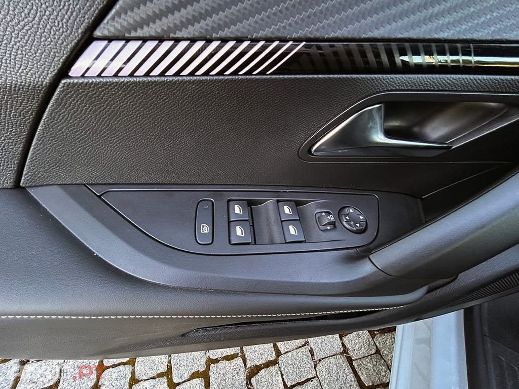 Peugeot E-2008 50 kWh Allure Pack
