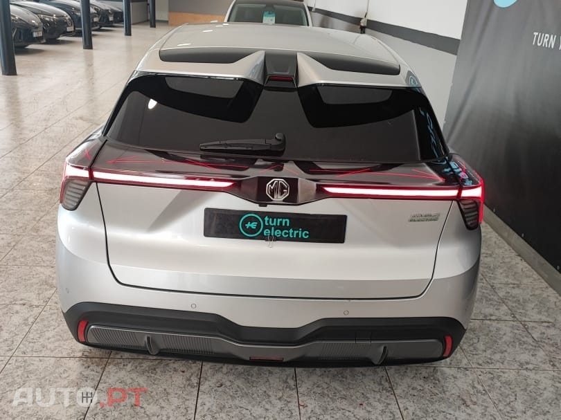 MG MG4 64 kWh Luxury