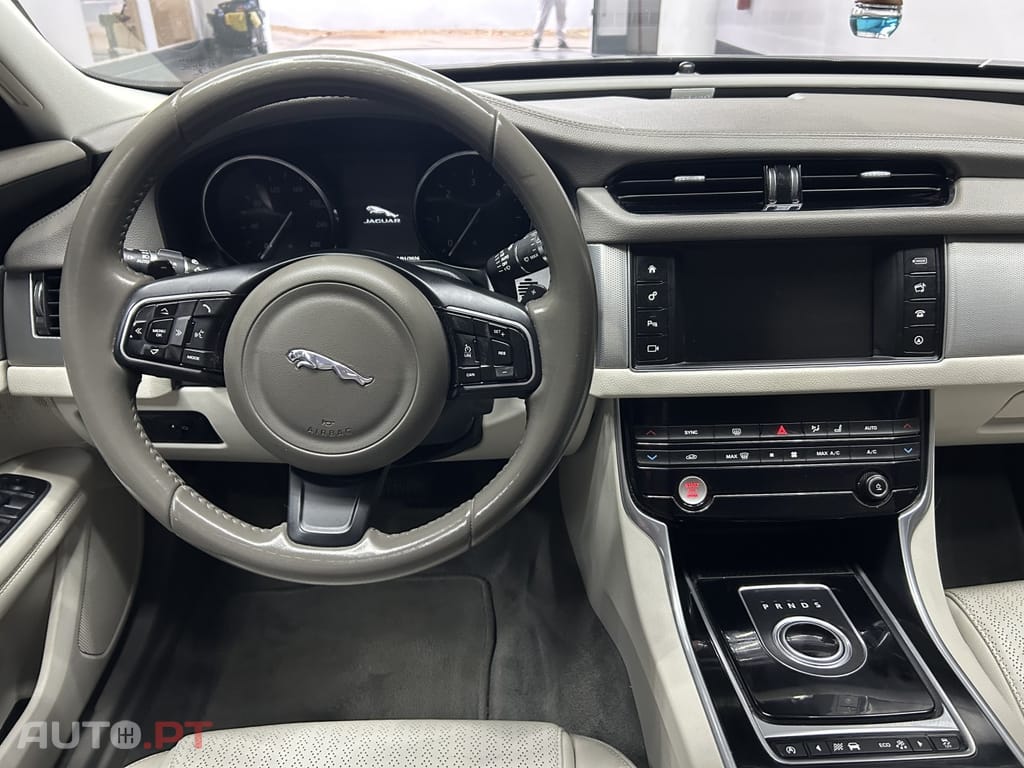 Jaguar XF 2.0 D Prestige Aut.