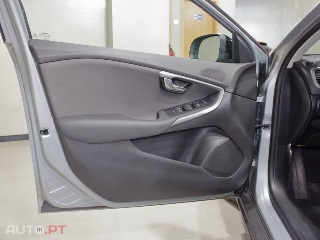 Volvo V40 Cross Country 2.0 D2 Kinetic Geartronic