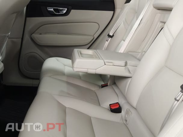 Volvo XC60 2.0 T8 PHEV Momentum Plus AWD
