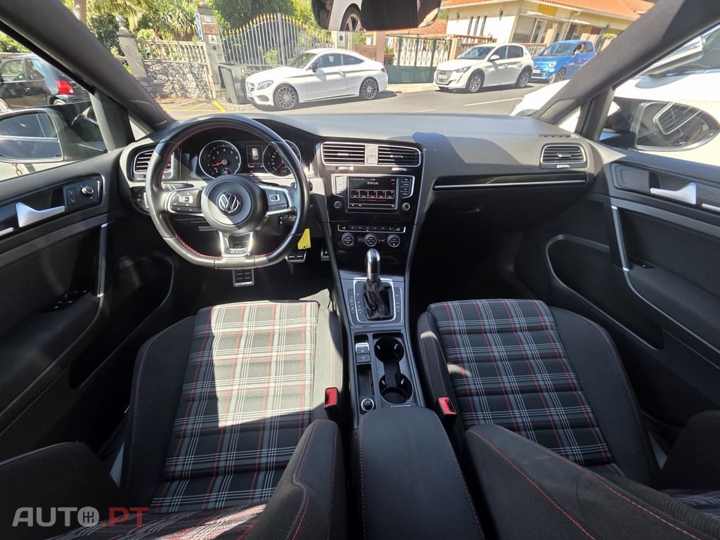Volkswagen Golf 2.0 TSi GTi DSG Performance