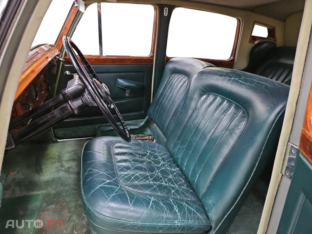 Rolls Royce Silver Dawn Silver