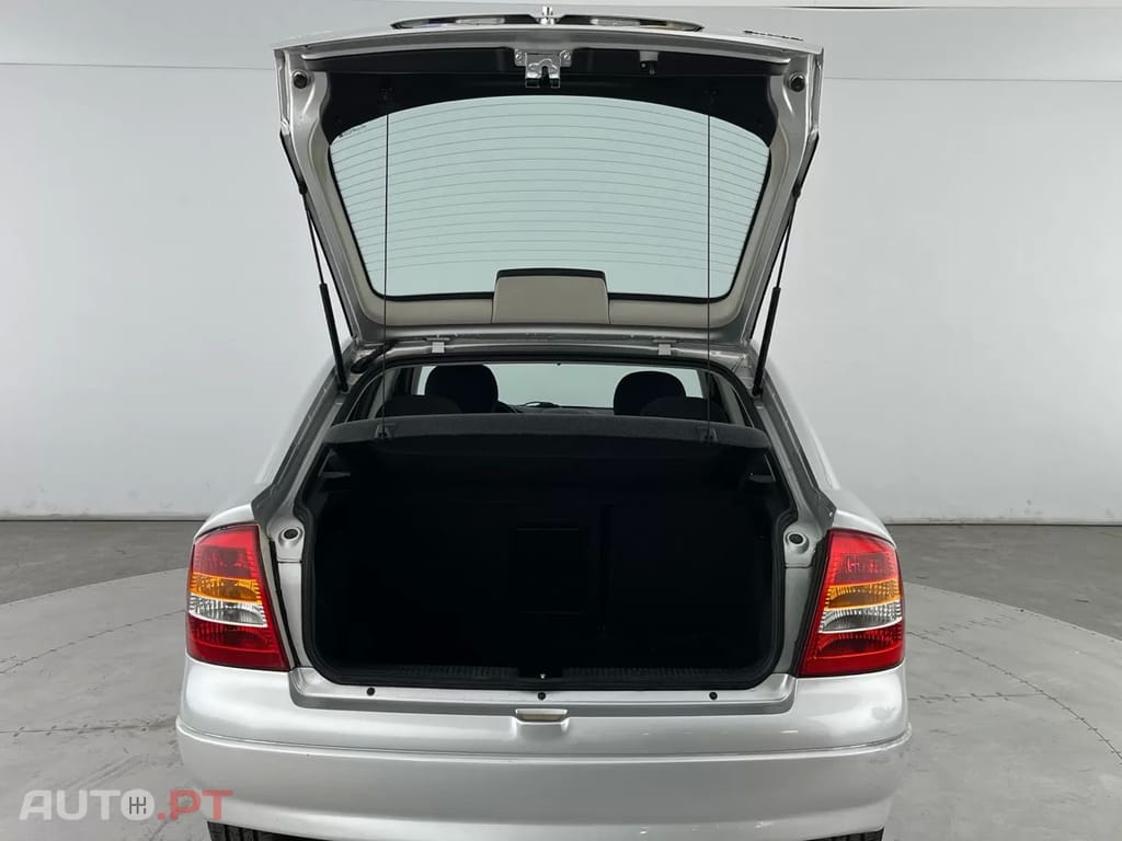 Opel Astra 1.4 Elegance