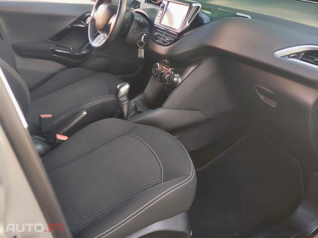 Peugeot 208 1.2 VTi SE Style