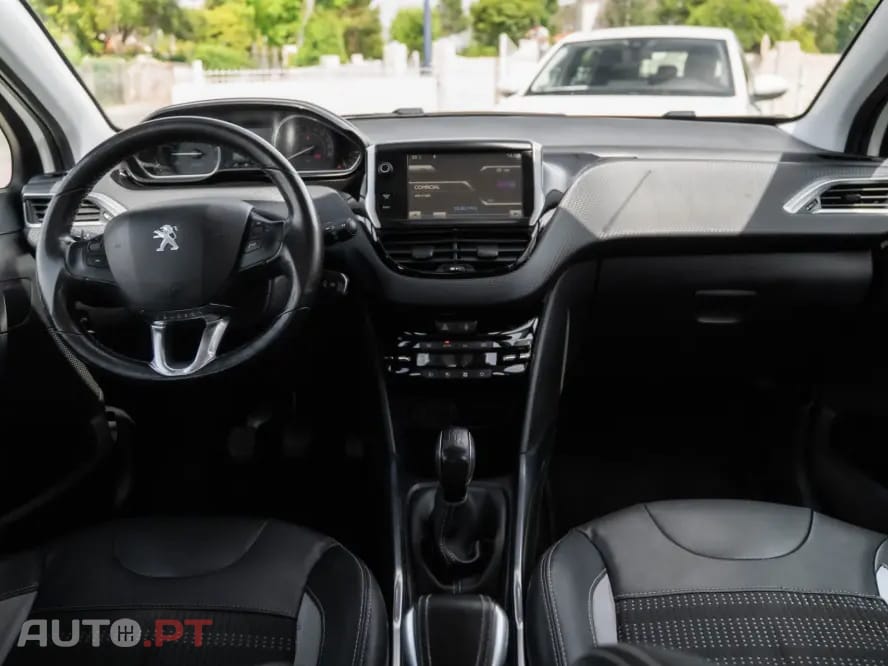 Peugeot 2008 1.2 VTi Allure
