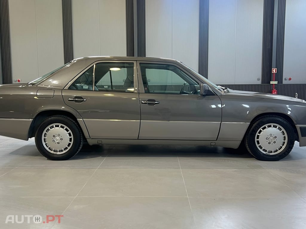 Mercedes-Benz W124 300 D