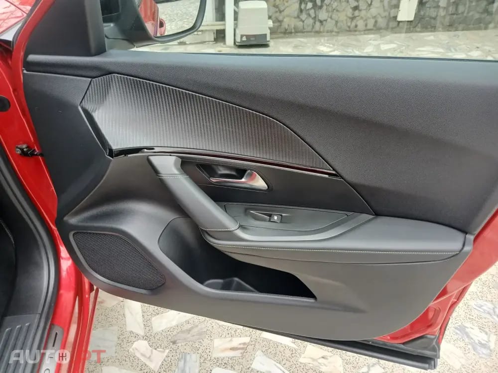 Peugeot E-2008 GT