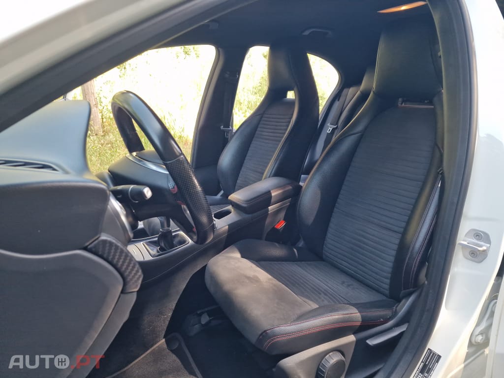 Mercedes-Benz A 180 d AMG Line