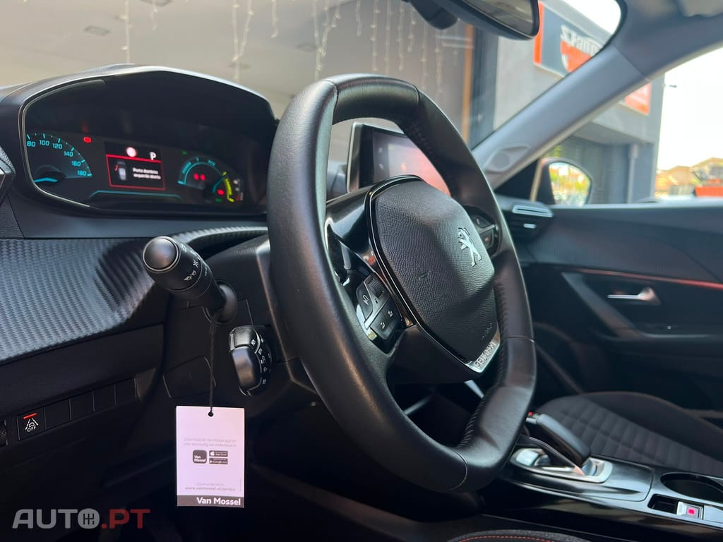 Peugeot E-2008 50 kWh Active Pack