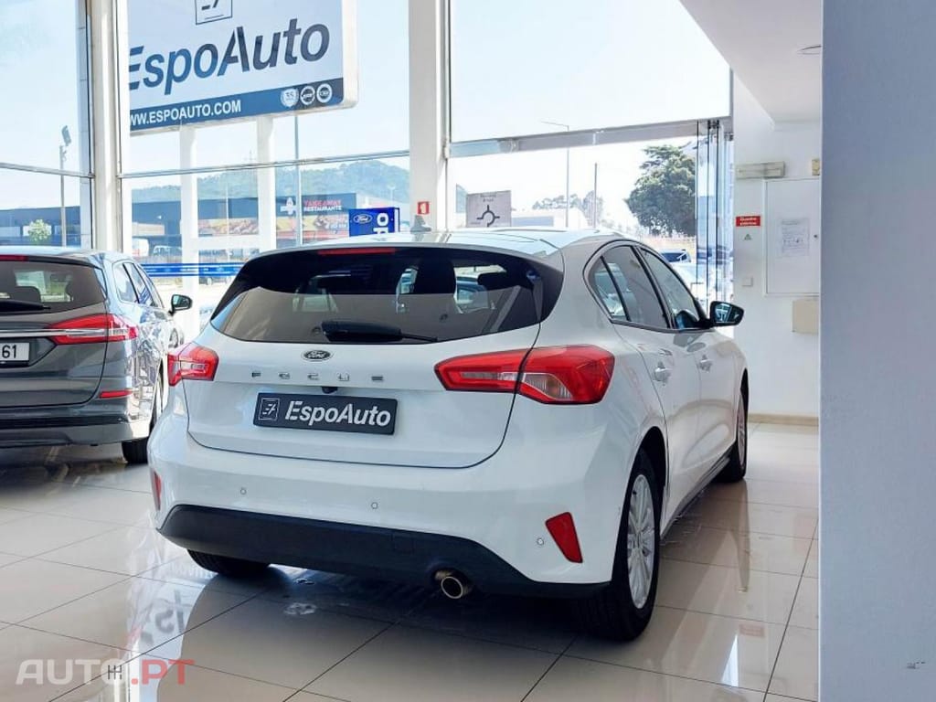 Ford Focus 1.5 TDCi ECOBlue Titanium Aut. — fotografia 2