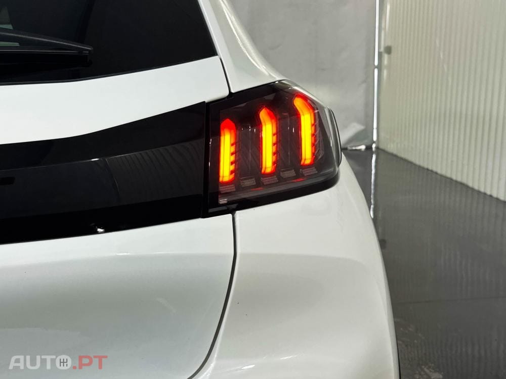 Peugeot E-208 50 kWh Allure Pack