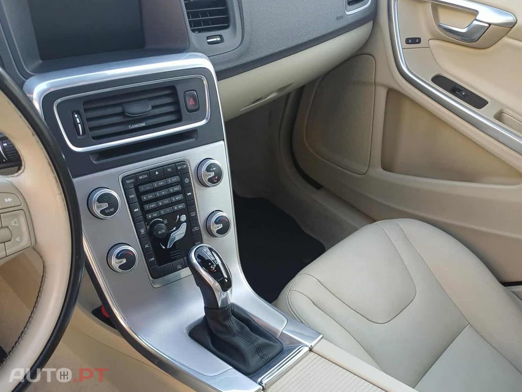 Volvo V60 2.0 D5 225cv Summum Geartronic 8vel