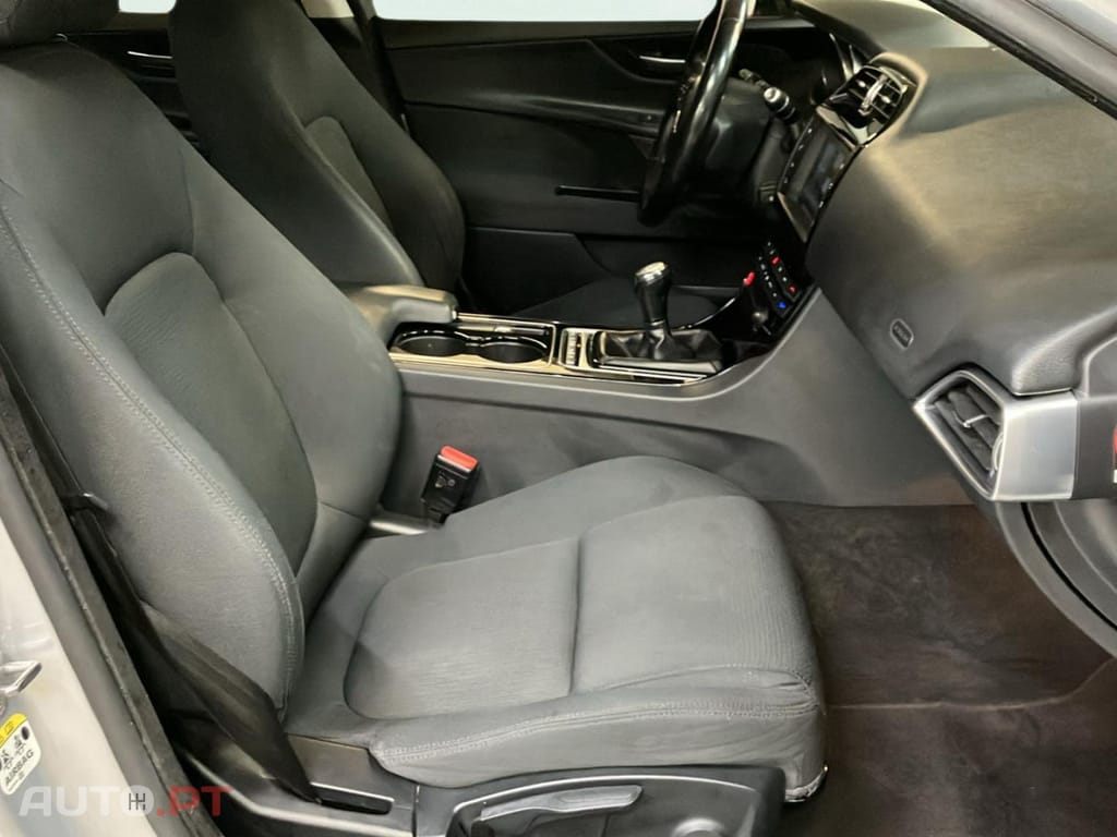 Jaguar XE 2.0 Diesel Pure