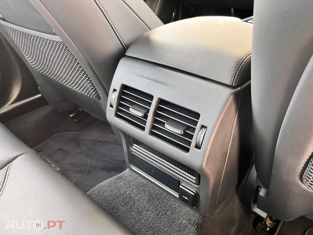 Jaguar XE 200d R Dynamic RED 