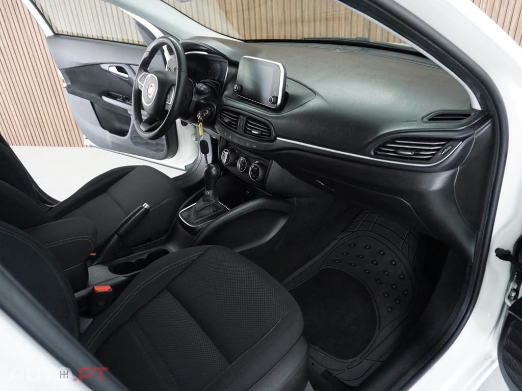 Fiat Tipo 1.6 M-Jet Lounge Tech J17 DCT