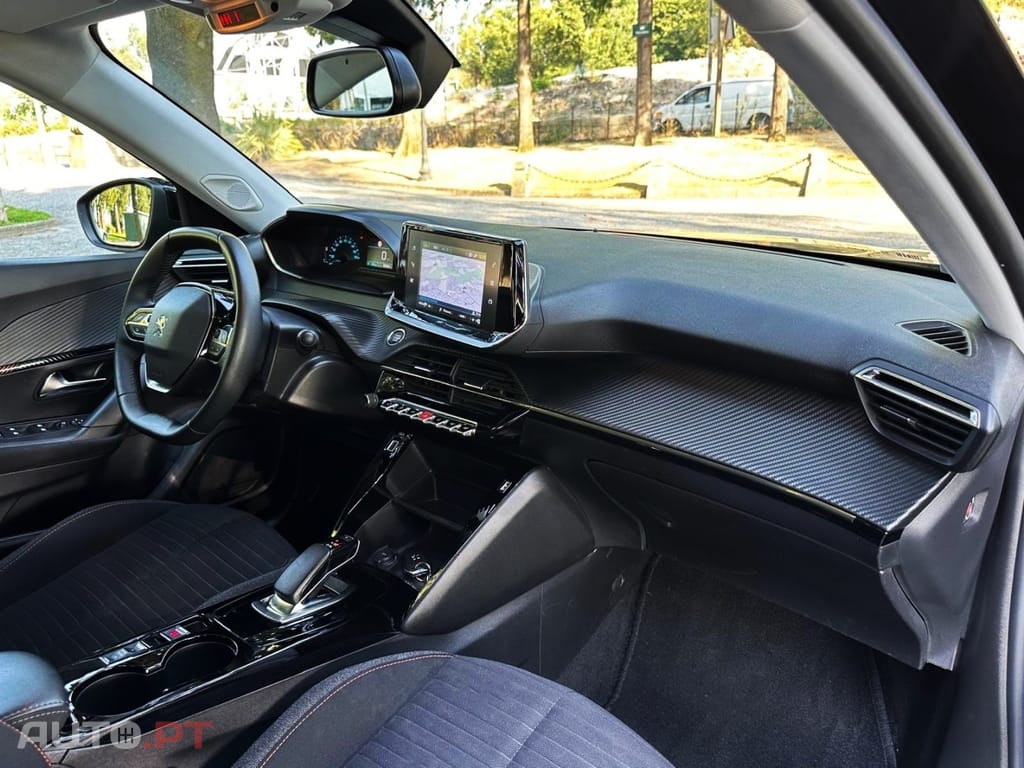 Peugeot E-2008 50 kWh Active Pack