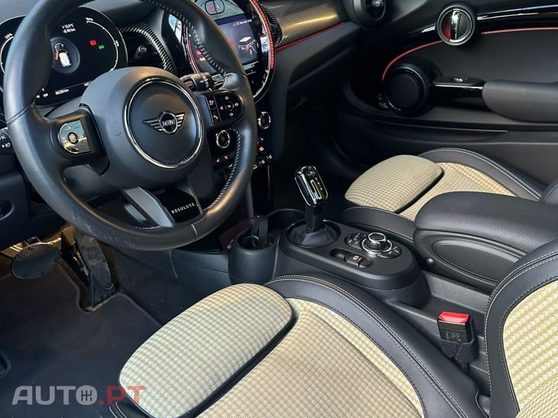 MINI Cooper Cooper SE Resolute Edition