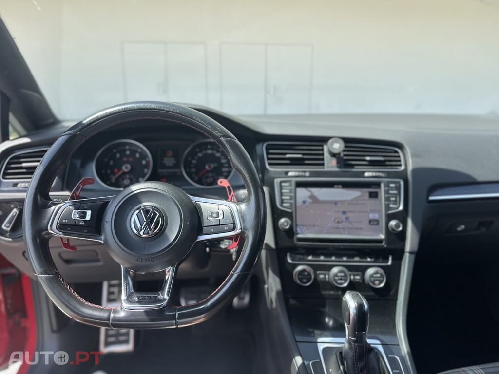 Volkswagen Golf 2.0 TSI GTI DSG