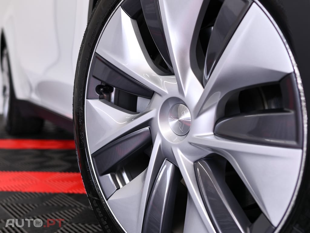 Tesla Model Y Long Range Dual Motor AWD