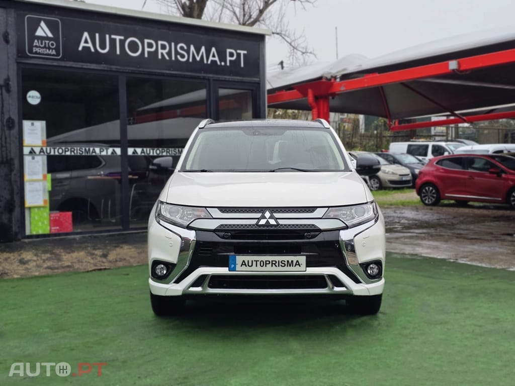 Mitsubishi Outlander 2.4L PHEV TWIN MOTOR 4WD INVITE