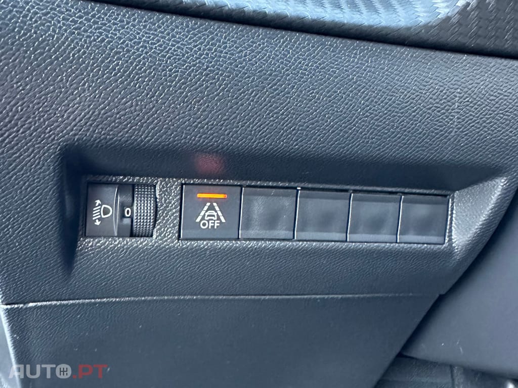 Peugeot 2008 1.2 PureTech Active EAT8