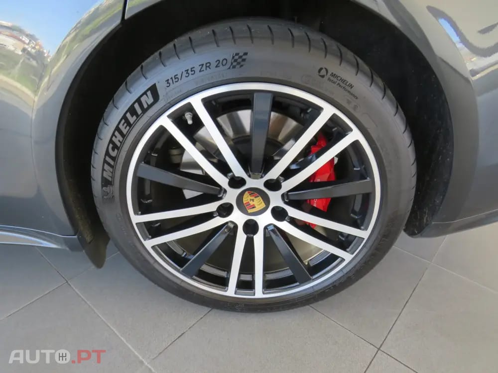 Porsche Panamera 4 E-Hybrid