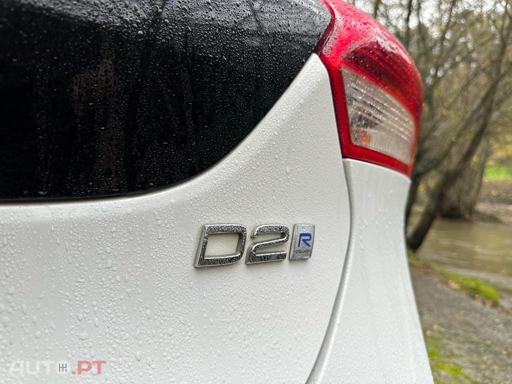 Volvo V40 2.0 D3 R-Design
