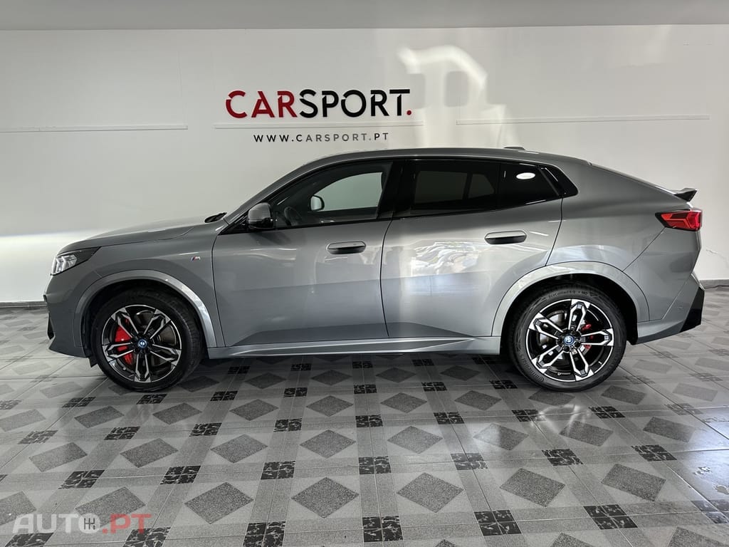 BMW iX2 eDrive20 Pack Desportivo M