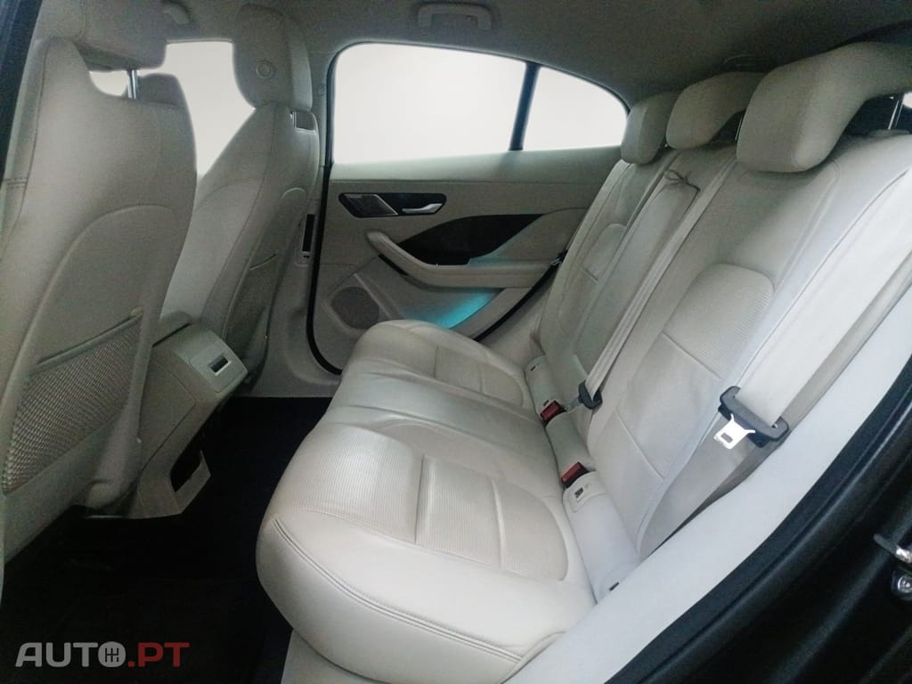 Jaguar I-Pace EV400 AWD SE