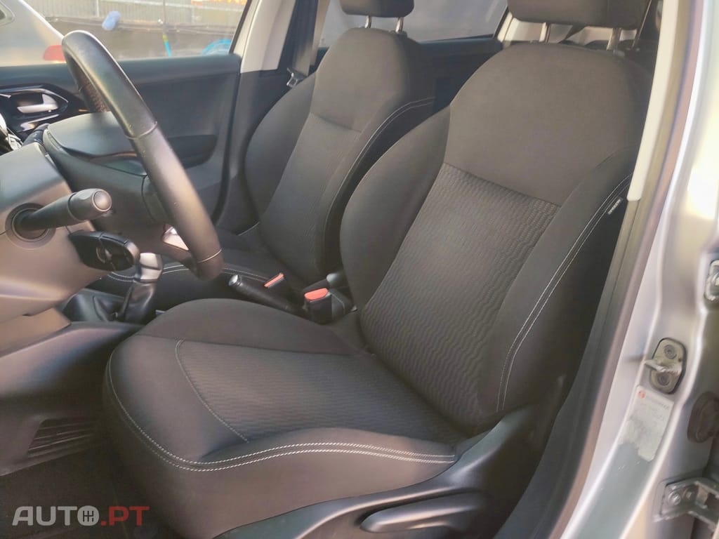 Peugeot 208 1.2 VTi SE Style