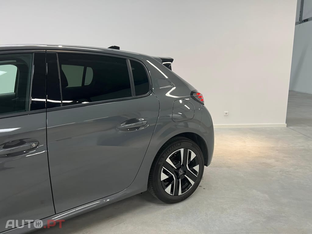 Peugeot 208 1.2 Hybrid Allure e-DCS6