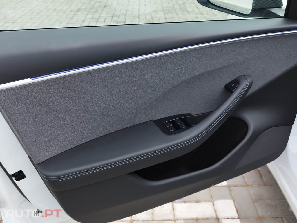 Tesla Model 3 Tração Traseira