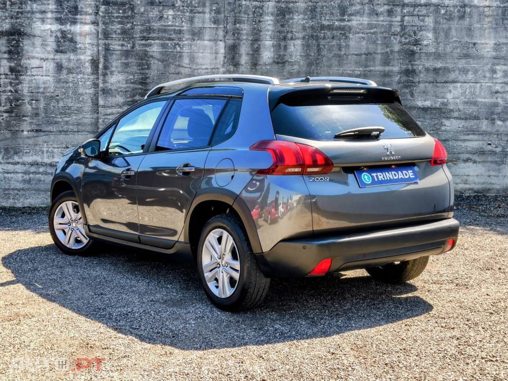 Peugeot 2008 1.2 PureTech Signature — fotografia 3