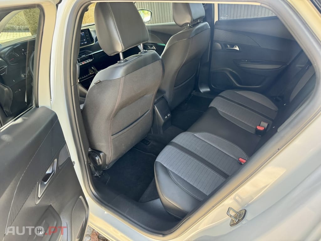 Peugeot 2008 1.5 BlueHDi Allure Pack